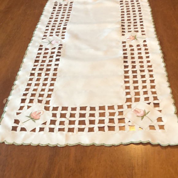 Table Runner - Picture 5 of 8
